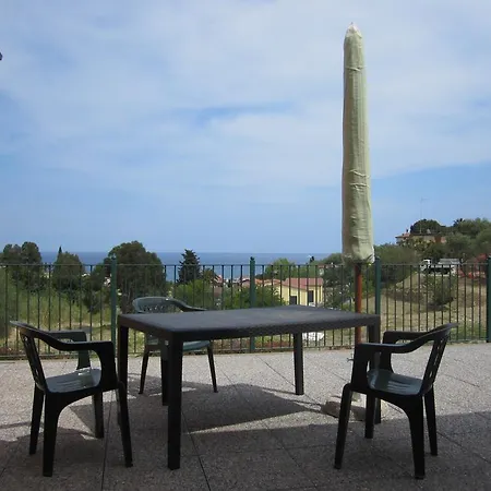 Casa Vacanza Il Caminetto Diano Marina